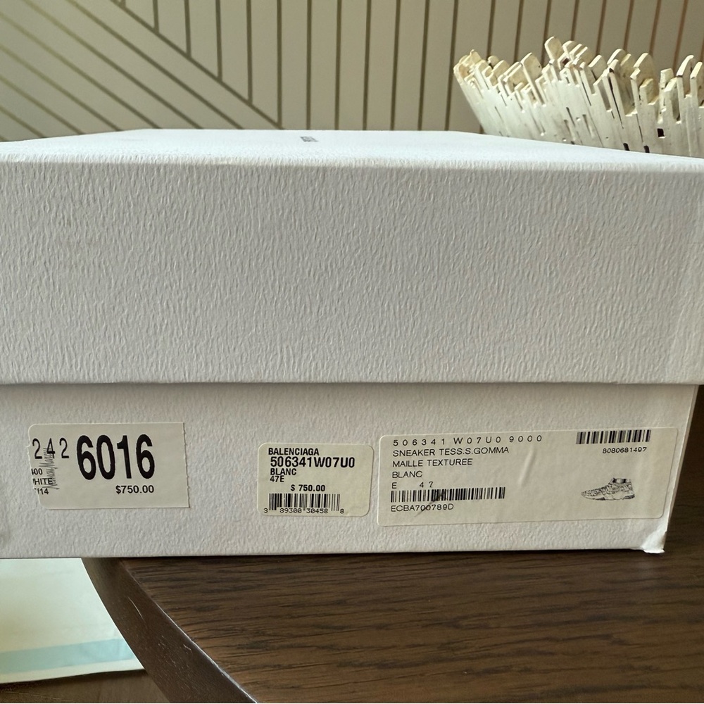 Mens Balenciaga White Sneakers in Box - Picture 3 of 14